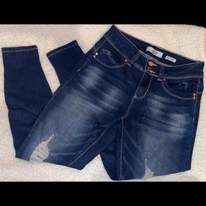 YMI “wanna betta butt” MID-RISE SKINNY JEANS